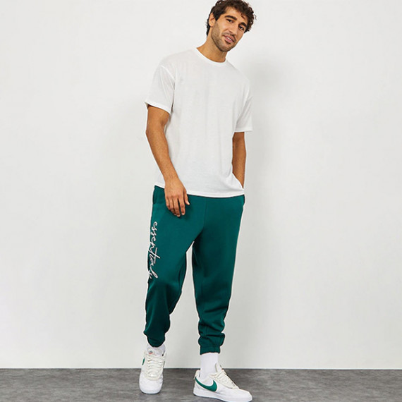 https://daiseyfashions.com/products/men-green-solid-relaxed-fit-cotton-joggers