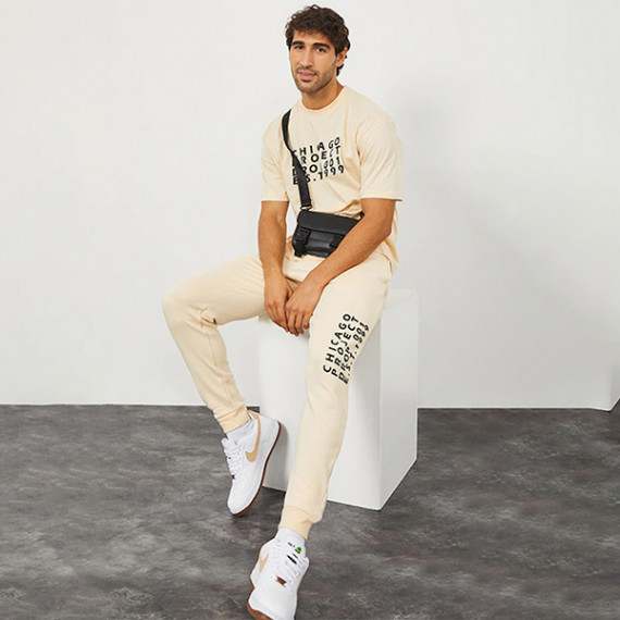 https://daiseyfashions.com/products/men-cream-colored-solid-slim-fit-cotton-joggers