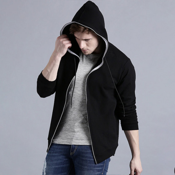 https://daiseyfashions.com/products/men-black-solid-hooded-sweatshirt