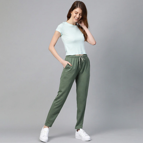 https://daiseyfashions.com/products/women-black-solid-side-stripes-cropped-track-pants