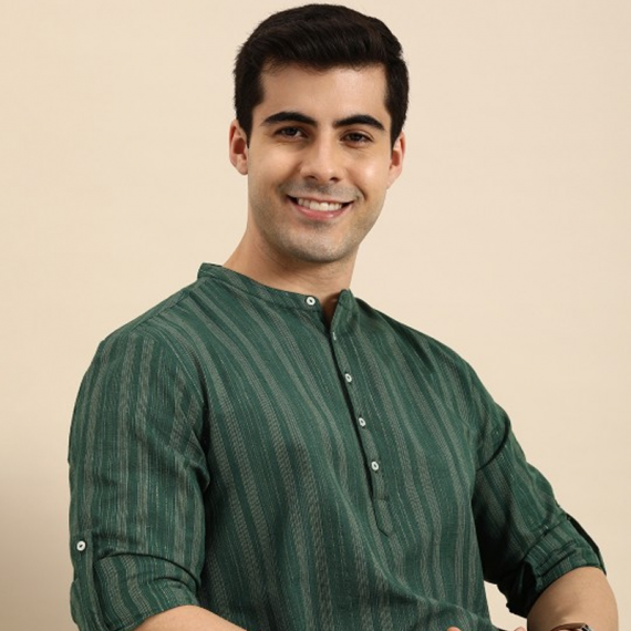 https://daiseyfashions.com/products/men-green-gold-toned-striped-mandarin-collar-kurta