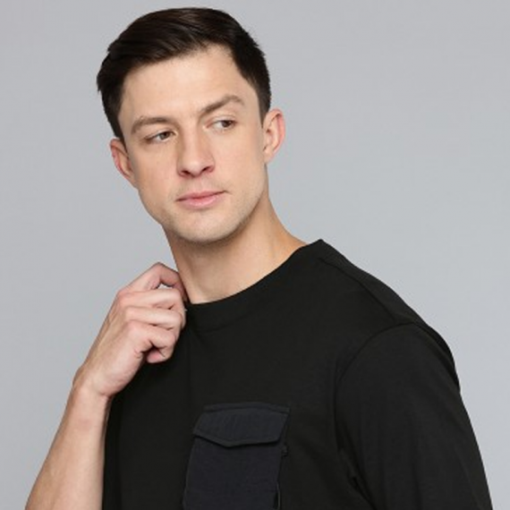 https://daiseyfashions.com/products/drop-shoulder-sleeves-pure-cotton-relaxed-fit-t-shirt