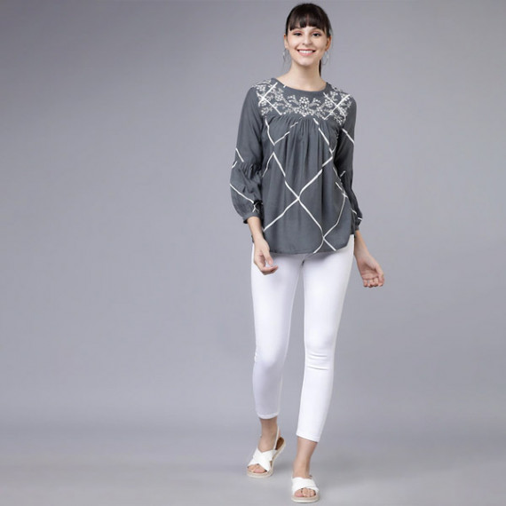 https://daiseyfashions.com/products/women-grey-and-white-printed-a-line-top