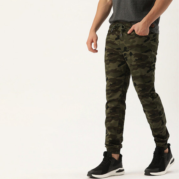 https://daiseyfashions.com/products/men-olive-green-camouflage-printed-slim-fit-joggers-trousers