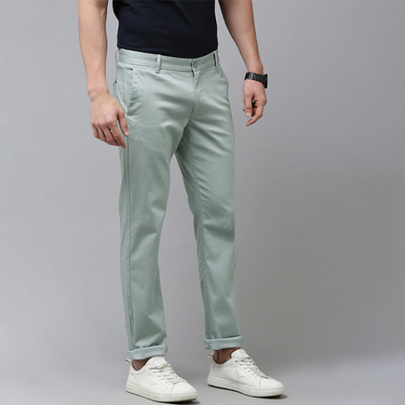 https://daiseyfashions.com/products/u-s-polo-assn-men-grey-printed-denver-slim-fit-trousers