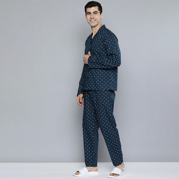 https://daiseyfashions.com/products/men-navy-blue-white-printed-pure-cotton-night-suit