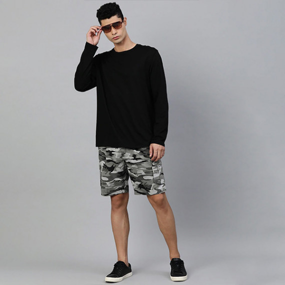 https://daiseyfashions.com/products/men-charcoal-grey-camouflage-printed-pure-cotton-cargo-shorts