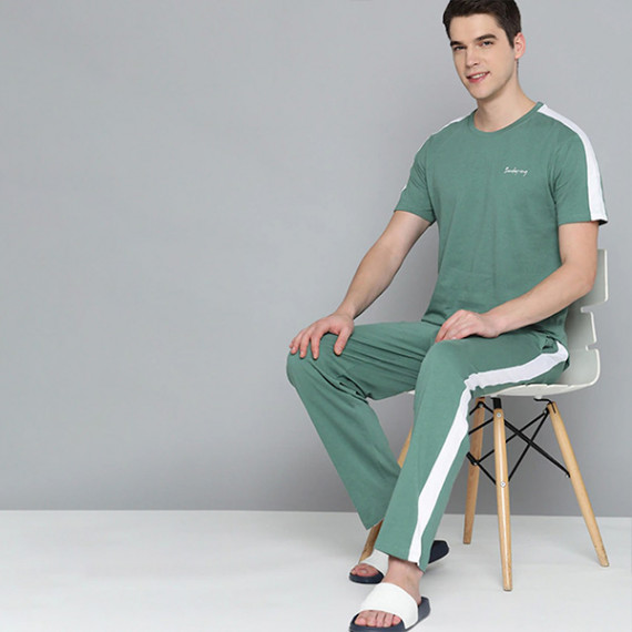 https://daiseyfashions.com/products/men-green-white-side-stripes-pure-cotton-pyjama-set